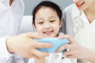 우리 아이 첫 스마트폰 사용 습관, 카카오리틀프렌즈폰3로 시작하세요!