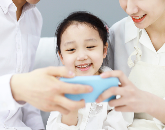 우리 아이 첫 스마트폰 사용 습관, 카카오리틀프렌즈폰3로 시작하세요!