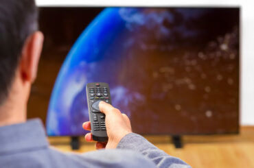 넷플릭스 더 큰 화면으로 더 저렴하게 보는 방법은? (feat. U+tv)