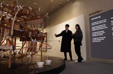 “강남 한복판에서 이우환 작가 작품 감상하세요” 일상비일상의틈byU+, 현대 미술 전시 진행