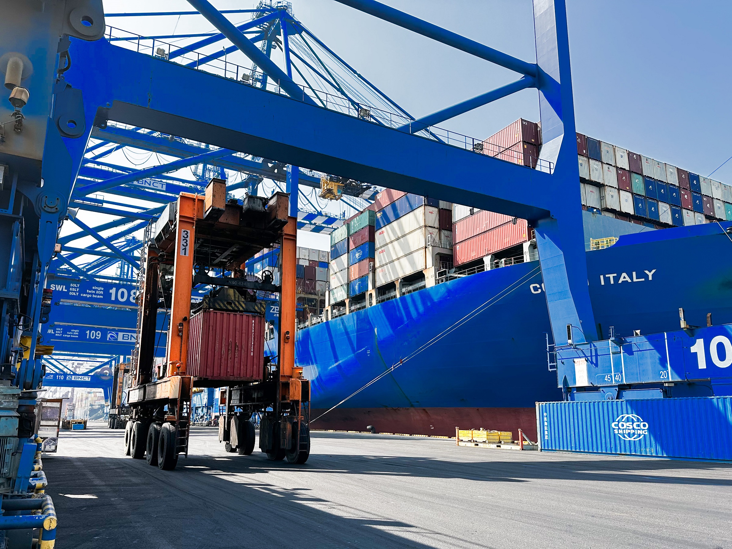 0123 LG U+, 초정밀측위로 부산신항 5부두 AI 안전관제시스템 구축(2)