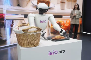 “통화 이해한 익시오, 로봇과 연동해 출장 준비까지 척척” LG U+, MWC26서 피지컬 AI와 만난 익시오 미래 모습 공개