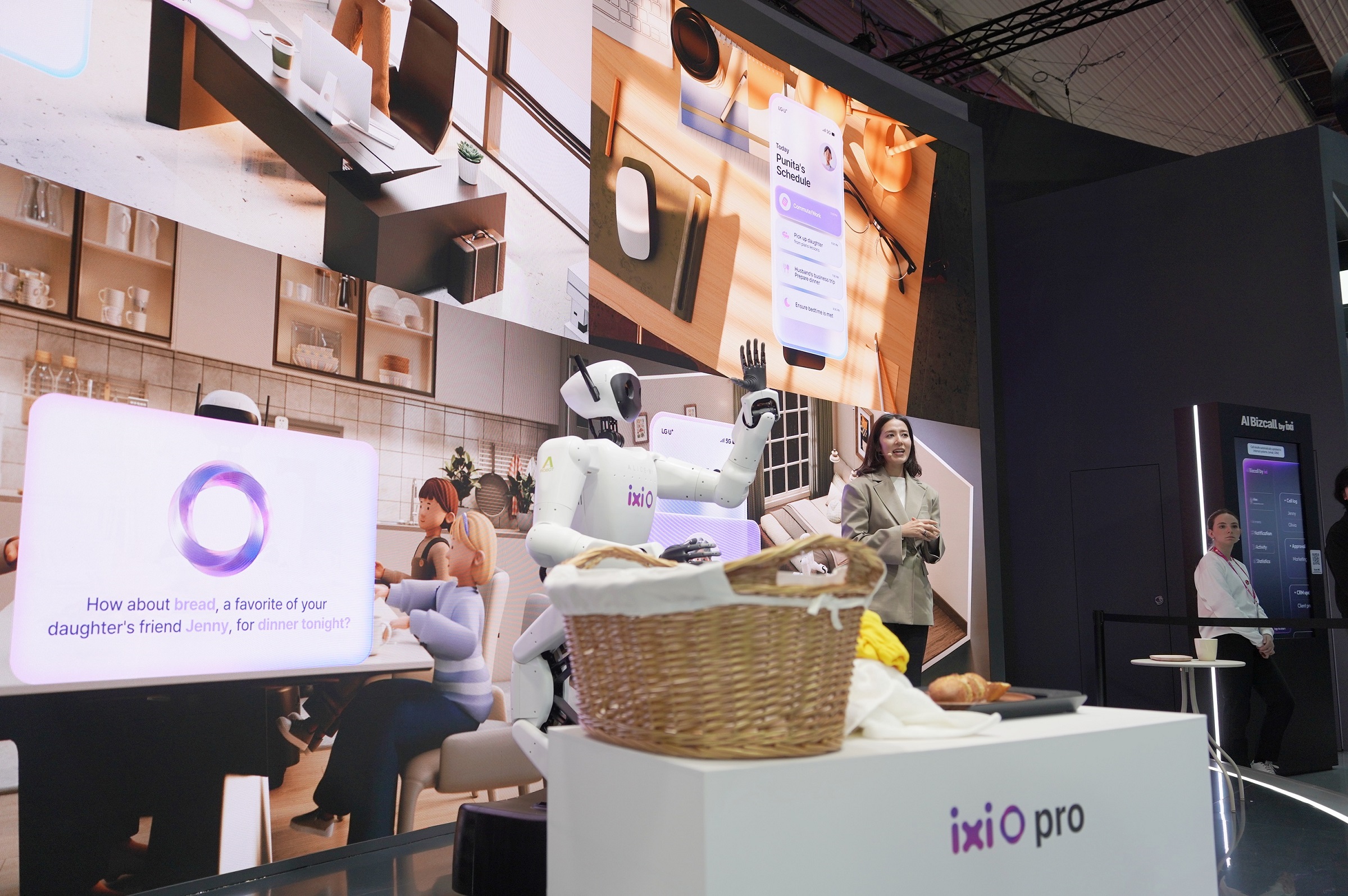 0305 LG U+, MWC26서 피지컬AI와 만난 익시오 미래 모습 공개