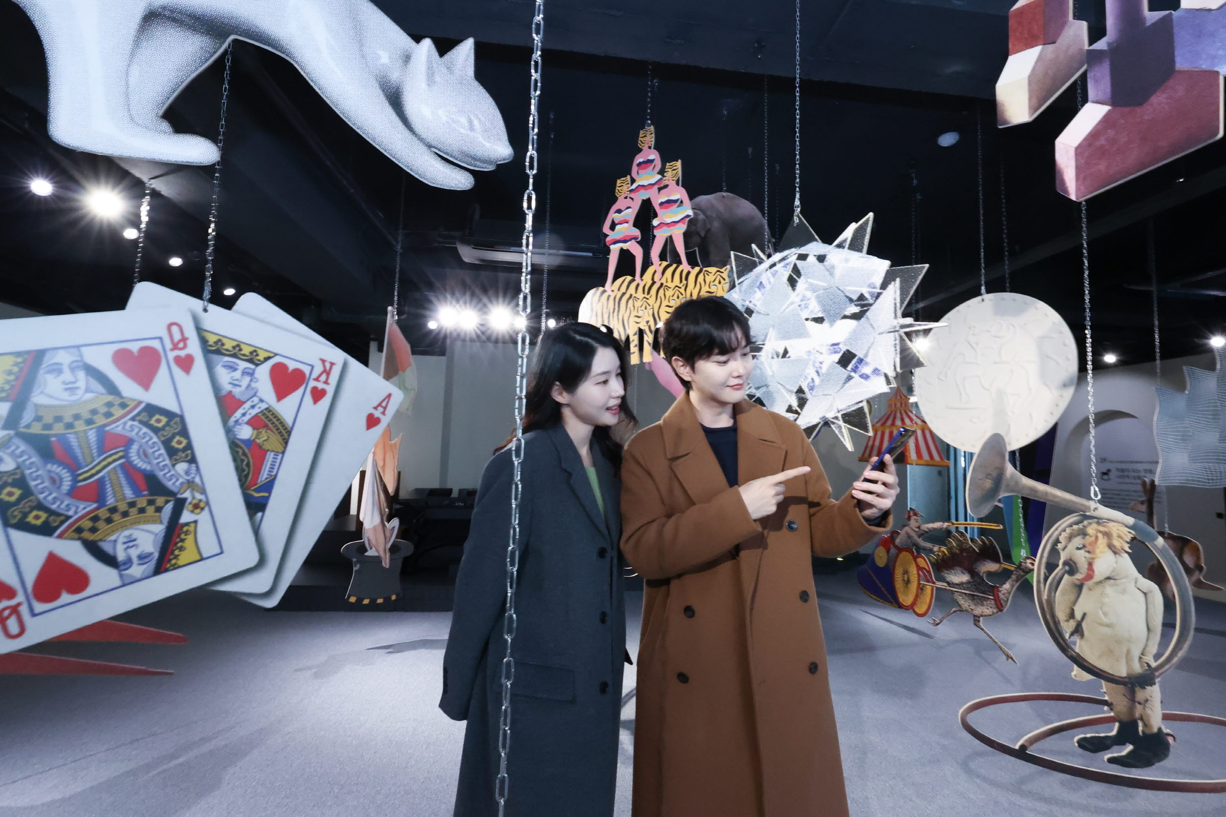 0410 LG U+, 일상비일상의틈 전시 ‘권오상의 Simplexity’ 1만5천 명 방문 속 성황리 종료(1)